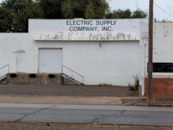 715 N Virginia Ave, Roswell, NM 88201